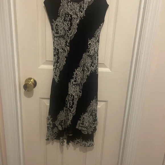 Black and white dress with sequins - Picture 2 of 3